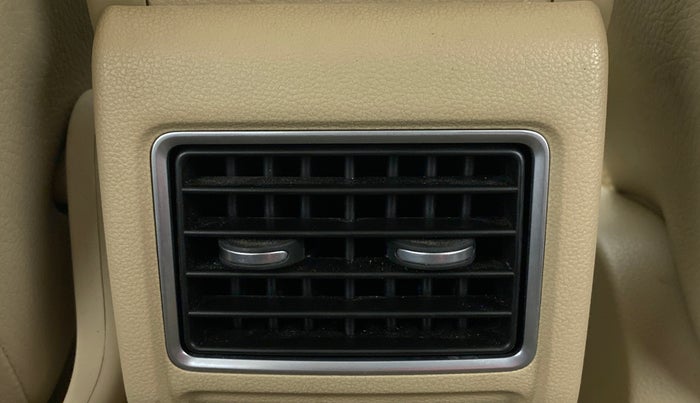 2015 Volkswagen Vento HIGHLINE PETROL, Petrol, Manual, 26,435 km, Rear AC Vents