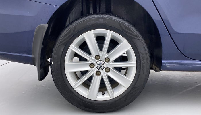 2015 Volkswagen Vento HIGHLINE PETROL, Petrol, Manual, 26,435 km, Right Rear Wheel