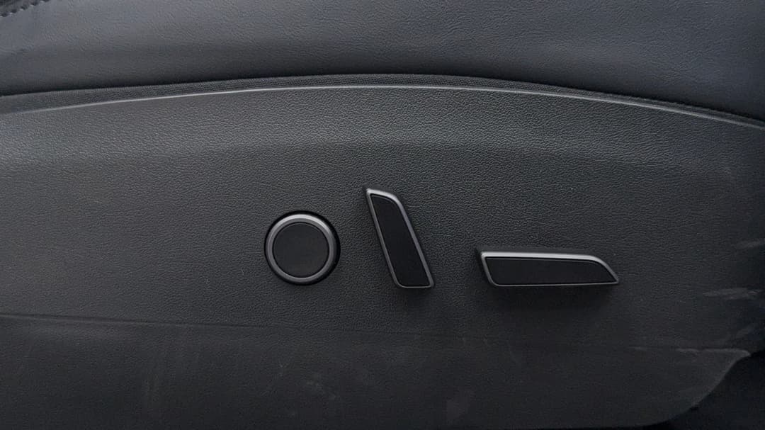 2022 Tesla Model Y Rear-wheel Drive, Automatic, 21258 km, Drivers Side Adjustment Panel