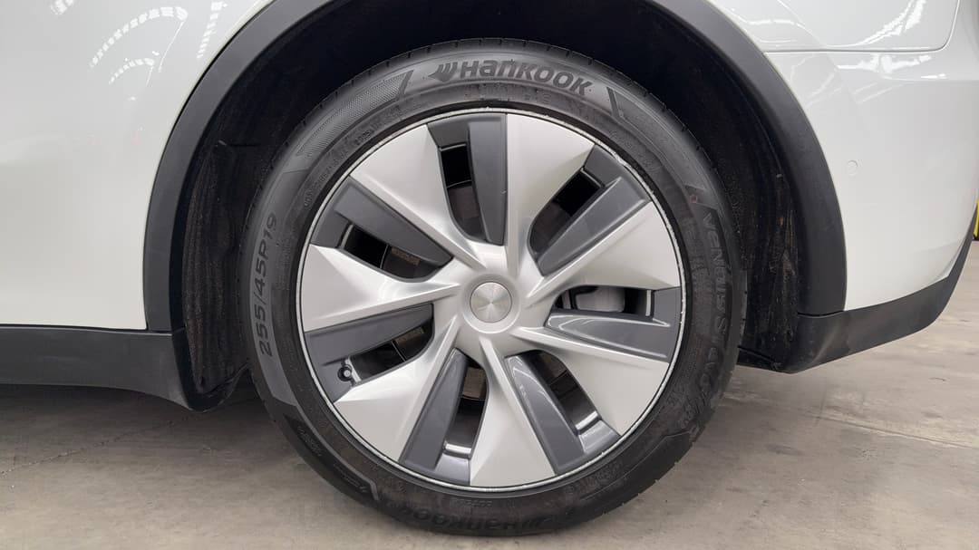 2022 Tesla Model Y Rear-wheel Drive, Automatic, 21258 km, Left Rear Wheel