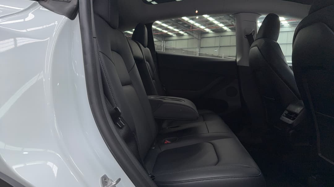 2022 Tesla Model Y Rear-wheel Drive, Automatic, 21258 km, Right Side Rear Door Cabin View