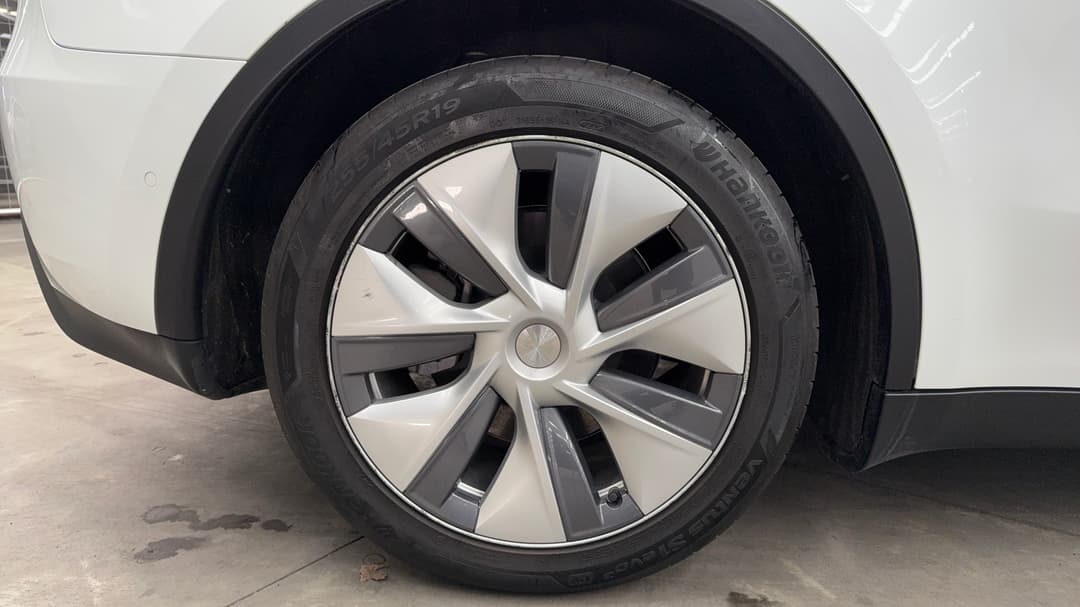 2022 Tesla Model Y Rear-wheel Drive, Automatic, 21258 km, Right Rear Wheel