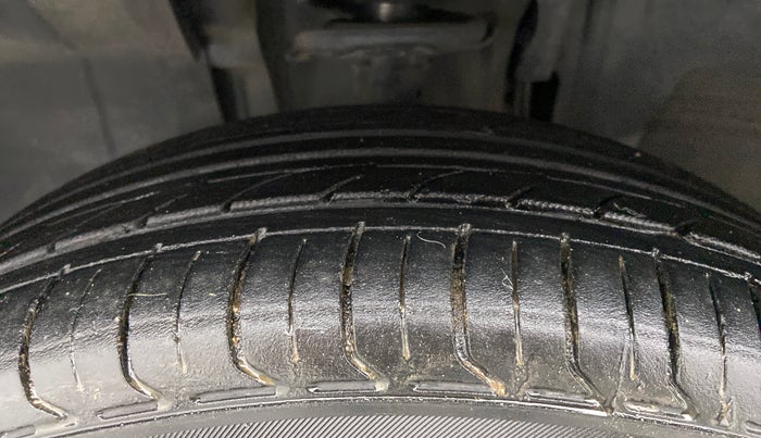 2019 Renault TRIBER RXZ, Petrol, Manual, 86,065 km, Left Front Tyre Tread