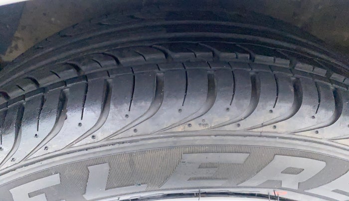 2013 Hyundai i20 MAGNA 1.2 VTVT, Petrol, Manual, 14,706 km, Left Front Tyre Tread