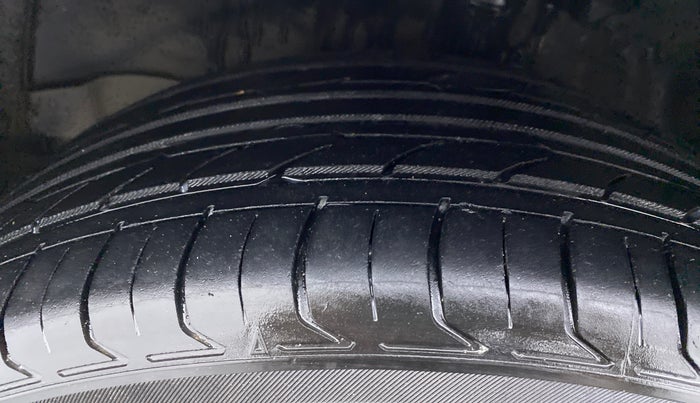 2017 Toyota Corolla Altis VL AT, CNG, Automatic, 96,186 km, Left Front Tyre Tread