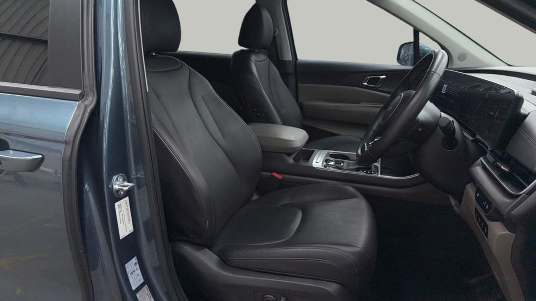 2024 Kia Carnival Sport+, Automatic, 18078 km, Right Side Front Door Cabin View