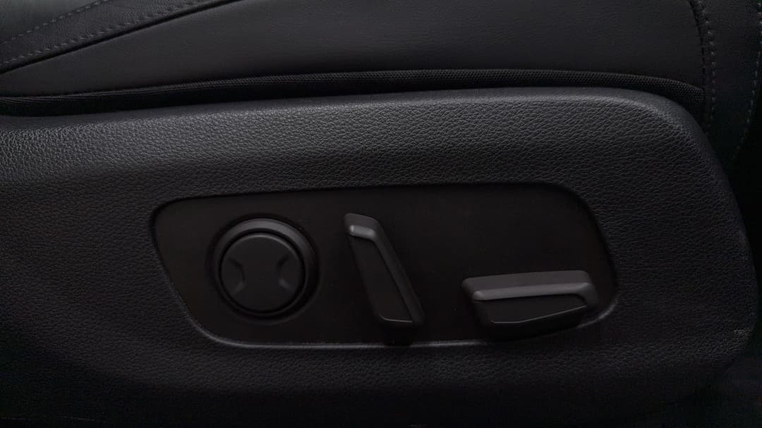 2024 Kia Carnival Sport+, Automatic, 18078 km, Drivers Side Adjustment Panel