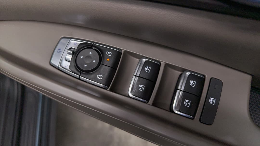 2024 Kia Carnival Sport+, Automatic, 18078 km, Drivers Side Door Panel Controls