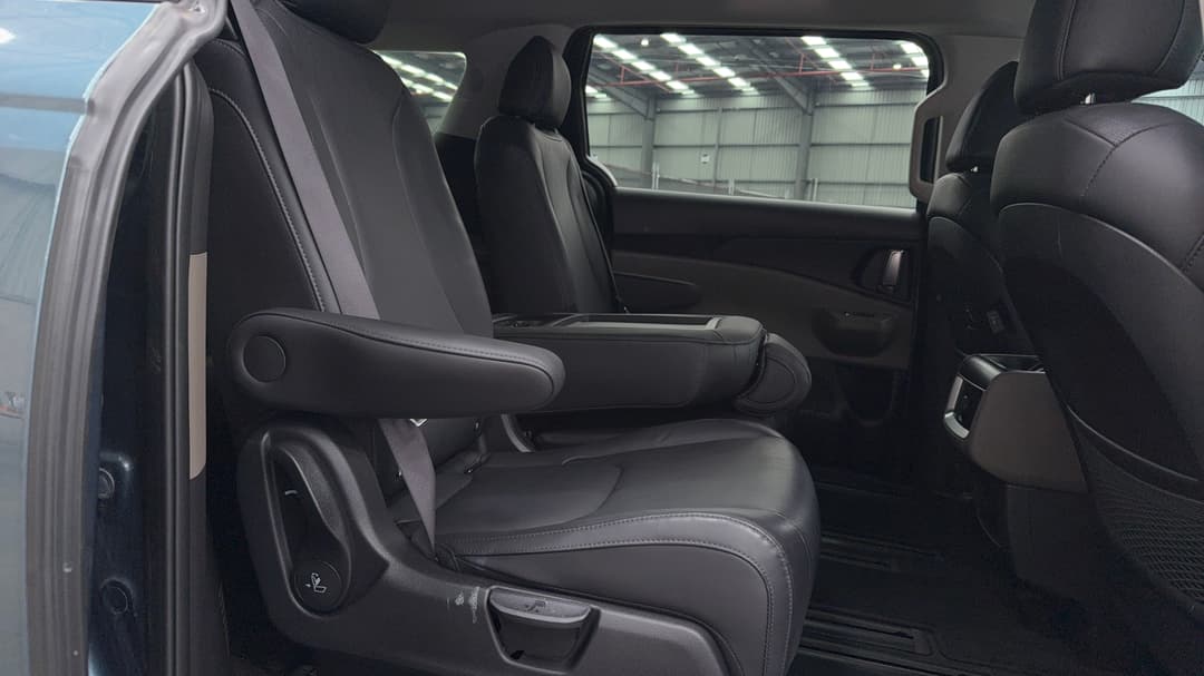 2024 Kia Carnival Sport+, Automatic, 18078 km, Right Side Rear Door Cabin View