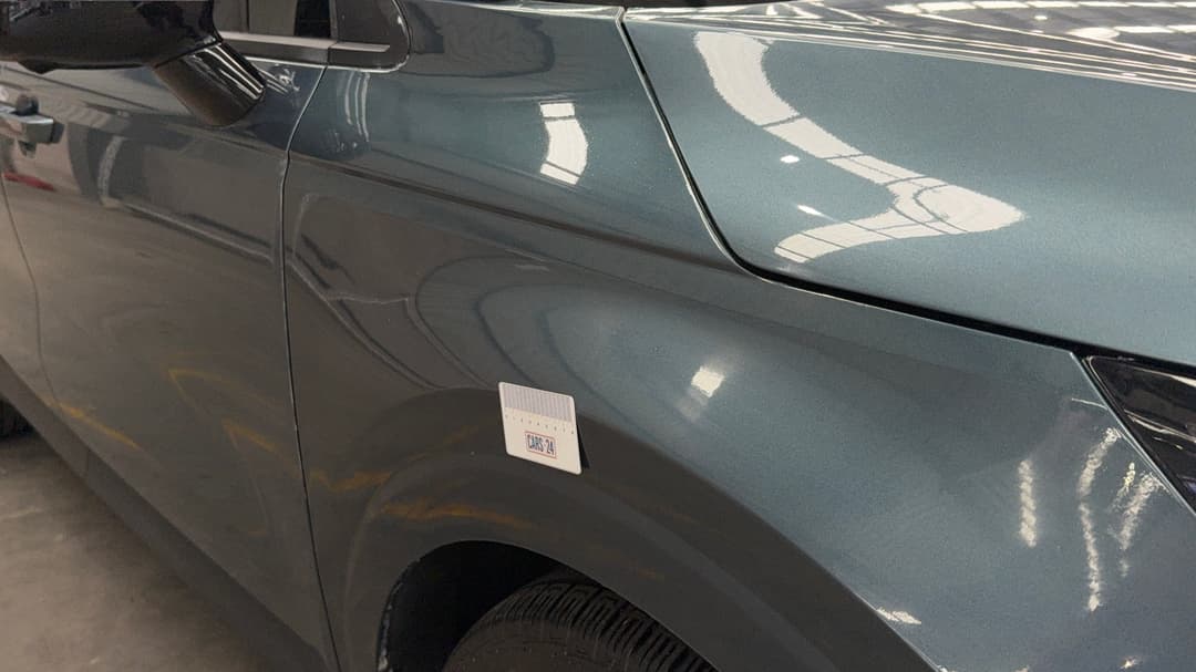 2024 Kia Carnival Sport+, Automatic, 18078 km, Quarter Panel Front RHS Guard Chip
