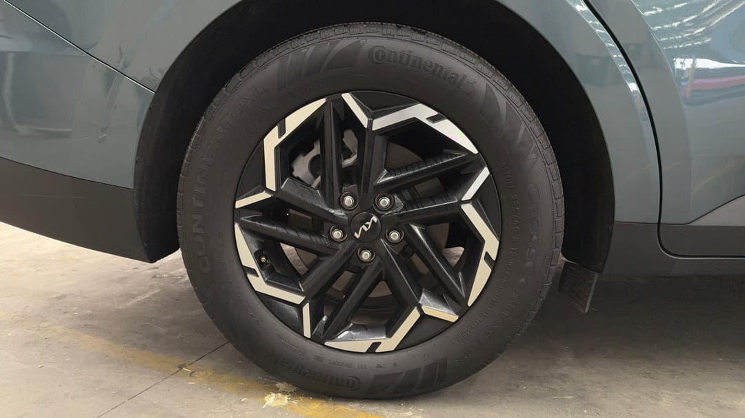 2024 Kia Carnival Sport+, Automatic, 18078 km, Right Rear Wheel
