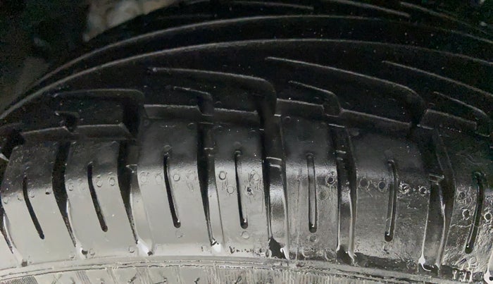 2018 Maruti Vitara Brezza VDI, Diesel, Manual, 1,13,118 km, Right Front Tyre Tread