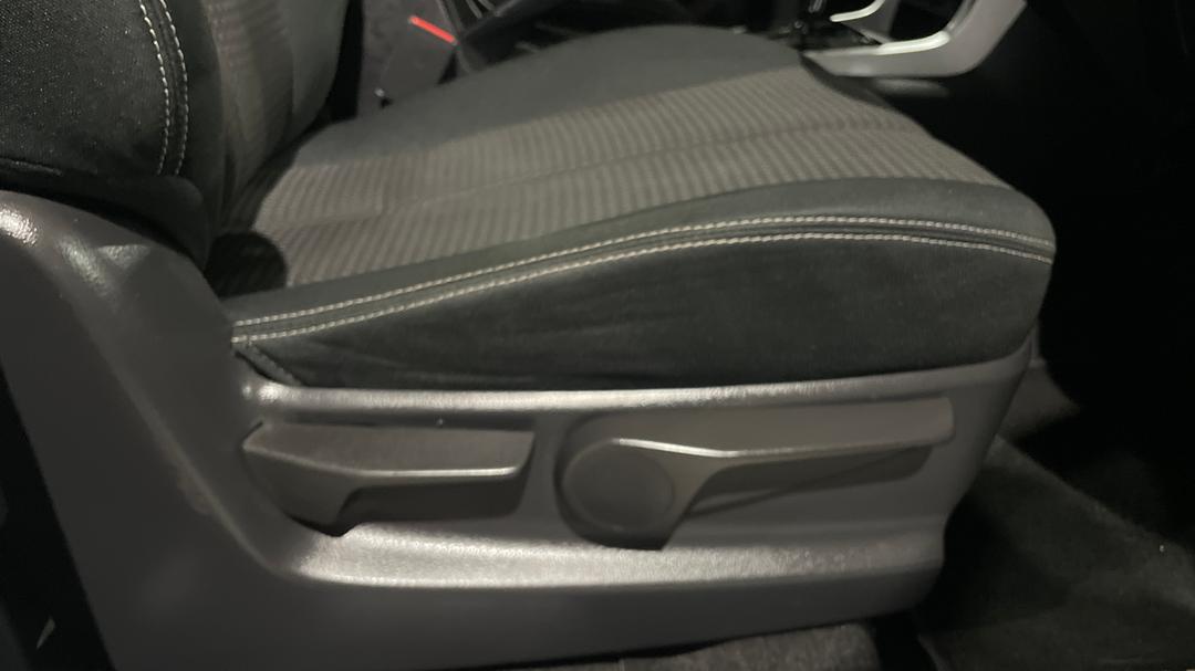 2021 Isuzu MU-X Ls-m (4x2), Automatic, 80404 km, Drivers Side Adjustment Panel