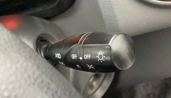 2016 Renault Kwid RXT 1.0, Petrol, Manual, 73,576 km, Combination switch - Turn Indicator not functional