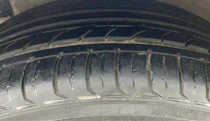 2014 Maruti Ertiga VXI CNG, CNG, Manual, 83,463 km, Left Front Tyre Tread