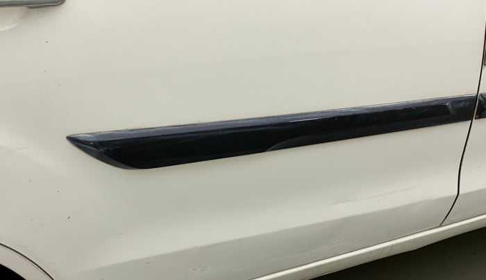 2014 Maruti Ertiga VXI CNG, CNG, Manual, 83,463 km, Right rear door - Slightly dented