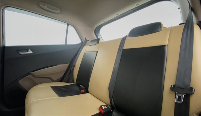 2017 Hyundai Grand i10 1.2 KAPPA SPORTZ (O), Petrol, Manual, 24,054 km, Right Side Rear Door Cabin