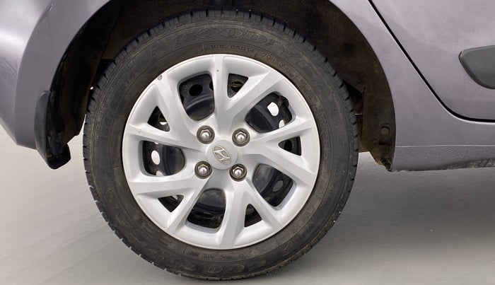 2017 Hyundai Grand i10 1.2 KAPPA SPORTZ (O), Petrol, Manual, 24,054 km, Right Rear Wheel