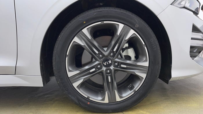 Kia K5-Right Front Tyre