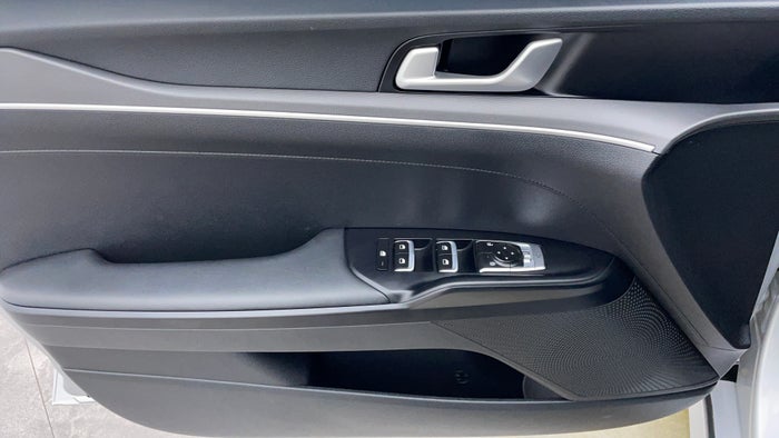 Kia K5-Driver Side Door Panels Controls