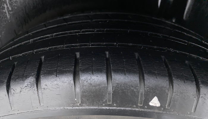 2017 Volkswagen Polo HIGHLINE1.2L PETROL, CNG, Manual, 49,657 km, Left Rear Tyre Tread