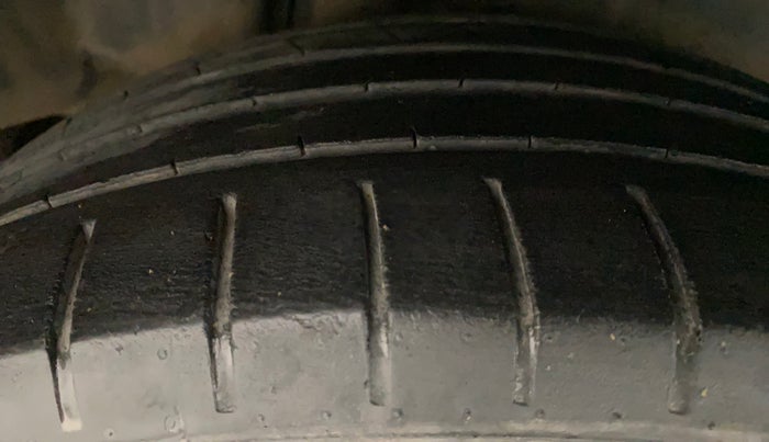2017 Maruti Ciaz ALPHA  AT 1.4  PETROL, CNG, Automatic, 83,022 km, Right Rear Tyre Tread