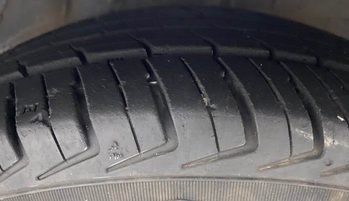 2015 Hyundai i10 SPORTZ 1.1 IRDE2, Petrol, Manual, 72,010 km, Right Front Tyre Tread