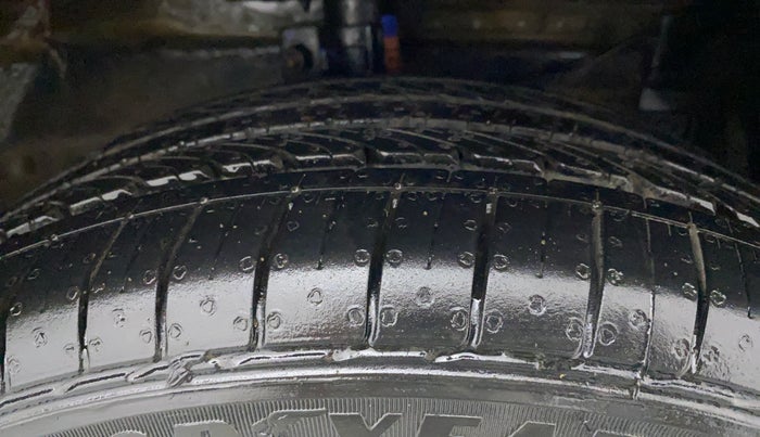 2017 Maruti Ciaz ALPHA  AT 1.4  PETROL, Petrol, Automatic, 95,675 km, Right Front Tyre Tread