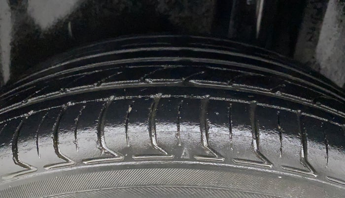 2017 Maruti Ciaz ALPHA  AT 1.4  PETROL, Petrol, Automatic, 95,675 km, Left Rear Tyre Tread