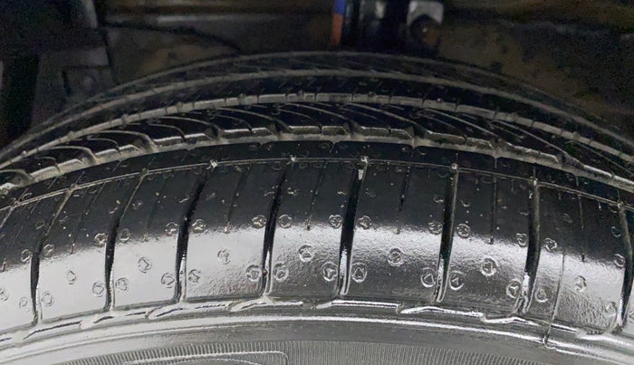 2017 Maruti Ciaz ALPHA  AT 1.4  PETROL, Petrol, Automatic, 95,675 km, Left Front Tyre Tread