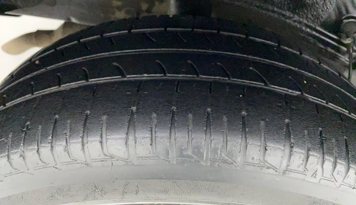 2015 Toyota Etios Liva V, Petrol, Manual, 56,536 km, Right Rear Tyre Tread