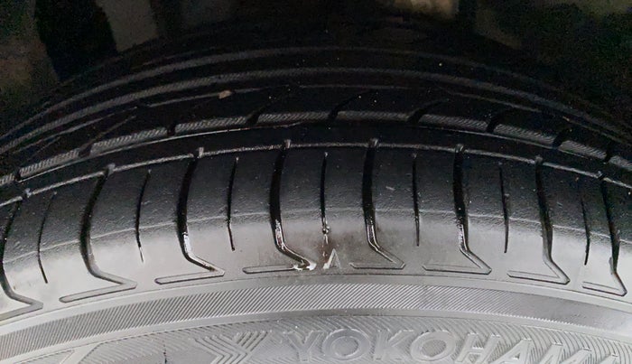 2019 Mahindra MARAZZO M8 7 STR, Diesel, Manual, 49,964 km, Left Front Tyre Tread