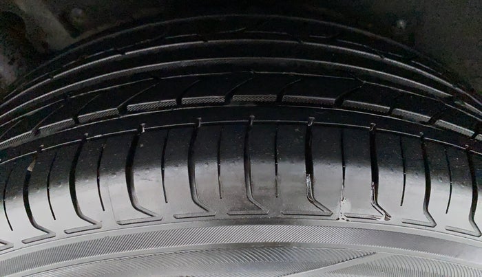 2019 Mahindra MARAZZO M8 7 STR, Diesel, Manual, 49,964 km, Right Rear Tyre Tread