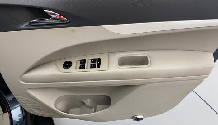2019 Mahindra MARAZZO M8 7 STR, Diesel, Manual, 49,964 km, Driver Side Door Panels Control