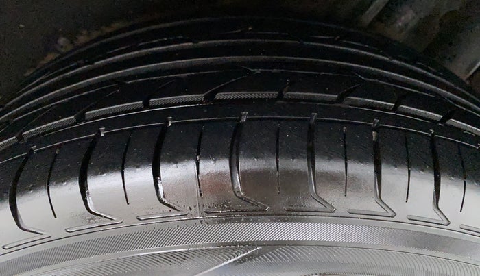 2019 Mahindra MARAZZO M8 7 STR, Diesel, Manual, 49,964 km, Left Rear Tyre Tread