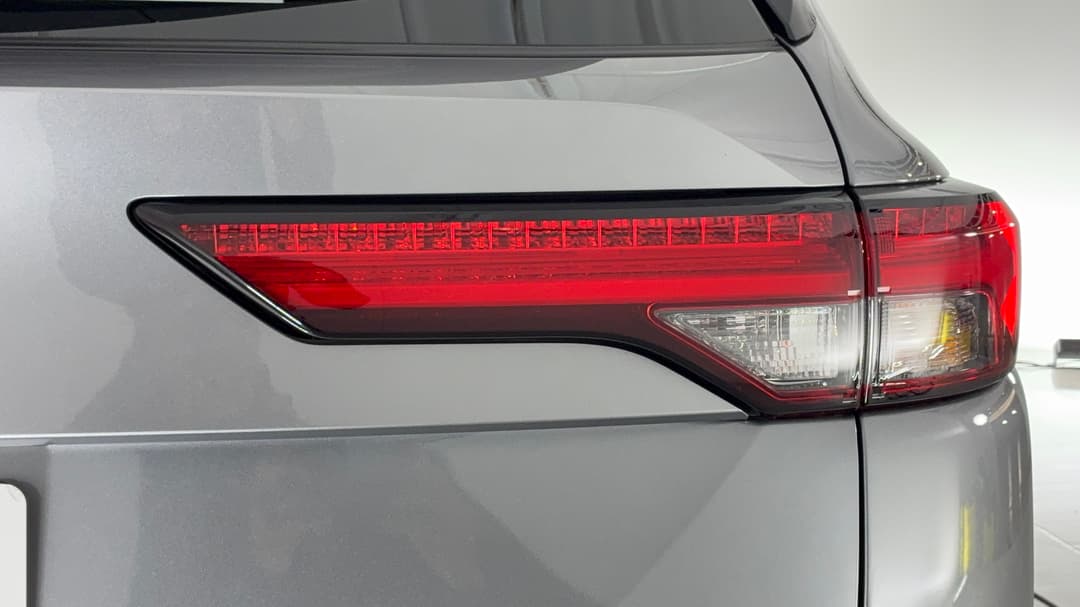 2023 Mitsubishi Outlander Es 5 Seat (2WD), Automatic, 63116 km, Badge (Boot Right Side)
