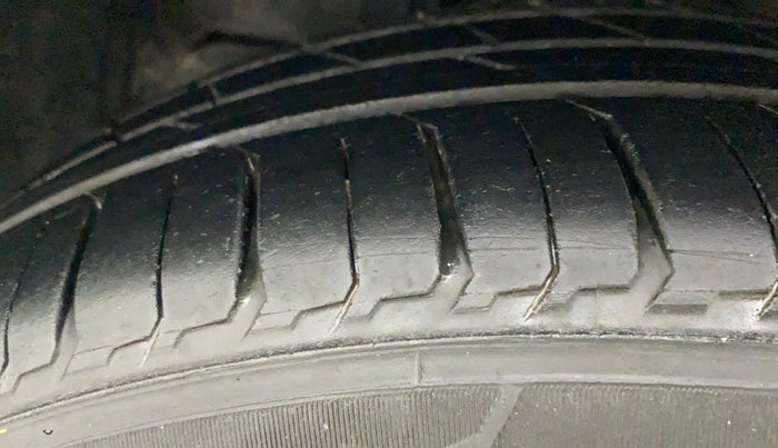 2022 Tata Tiago XZ PLUS CNG, CNG, Manual, 29,973 km, Left Front Tyre Tread
