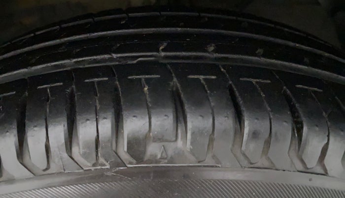 2019 Maruti Swift VXI D, Petrol, Manual, 17,040 km, Left Rear Tyre Tread