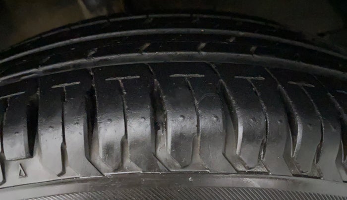 2019 Maruti Swift VXI D, Petrol, Manual, 17,040 km, Left Front Tyre Tread