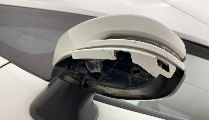 2018 Honda WR-V 1.5L I-DTEC VX MT, Diesel, Manual, 96,615 km, Left rear-view mirror - Cover has minor damage