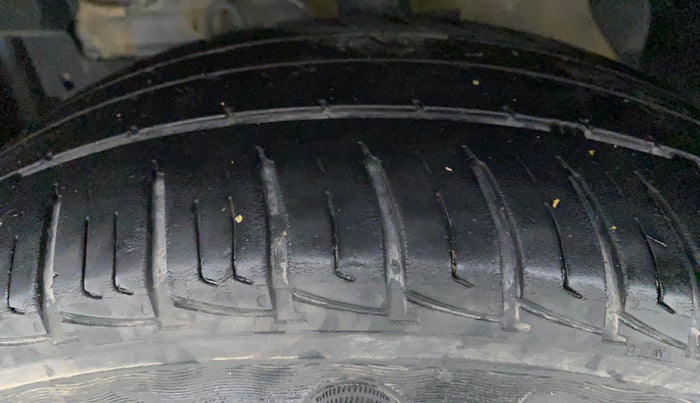 2018 Maruti Vitara Brezza LDI, Diesel, Manual, 1,21,929 km, Left Front Tyre Tread