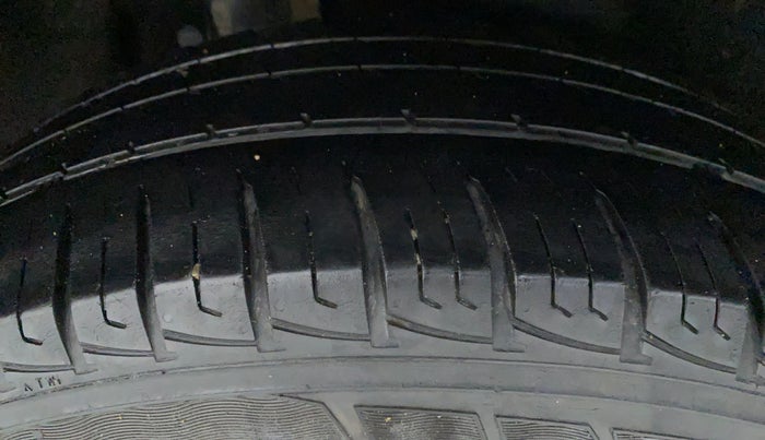 2018 Maruti Vitara Brezza LDI, Diesel, Manual, 1,21,929 km, Right Rear Tyre Tread