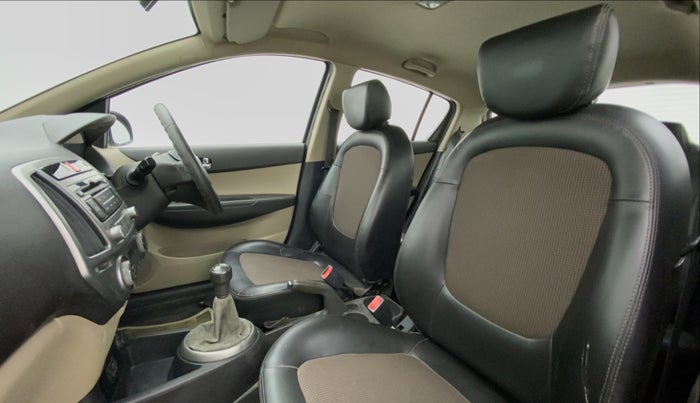 2012 Hyundai i20 MAGNA O 1.2, Petrol, Manual, 52,998 km, Right Side Front Door Cabin