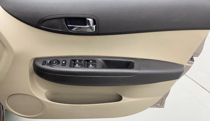 2012 Hyundai i20 MAGNA O 1.2, Petrol, Manual, 52,998 km, Driver Side Door Panels Control