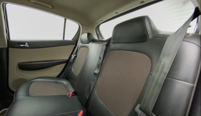 2012 Hyundai i20 MAGNA O 1.2, Petrol, Manual, 52,998 km, Right Side Rear Door Cabin