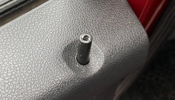 2016 Renault Kwid 1.0 RXT, Petrol, Manual, 43,335 km, Lock system - Door lock knob has minor damage