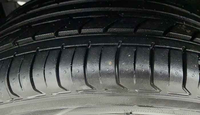 2016 Maruti Baleno ALPHA DDIS 190, Diesel, Manual, 67,512 km, Left Front Tyre Tread
