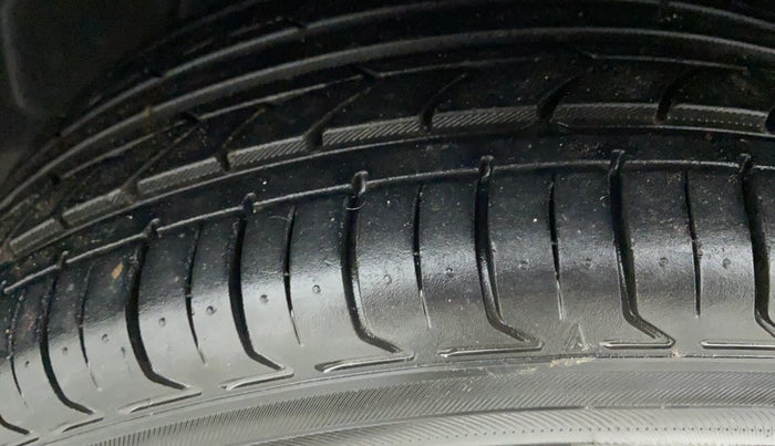 2016 Maruti Baleno ALPHA DDIS 190, Diesel, Manual, 67,512 km, Right Front Tyre Tread