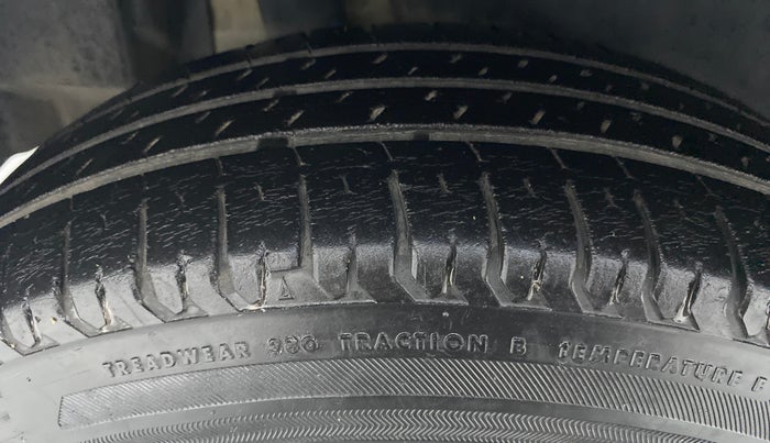 2017 Maruti Dzire VDI, Diesel, Manual, 51,281 km, Right Rear Tyre Tread