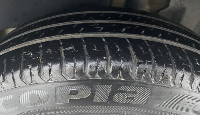 2017 Maruti Dzire VDI, Diesel, Manual, 51,281 km, Left Rear Tyre Tread